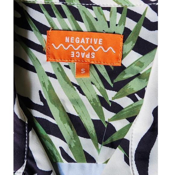 Negative Spaces Men's Button Up Nature Jungle Short Sleeve Shirt Size S NWT - Picture 5 of 5